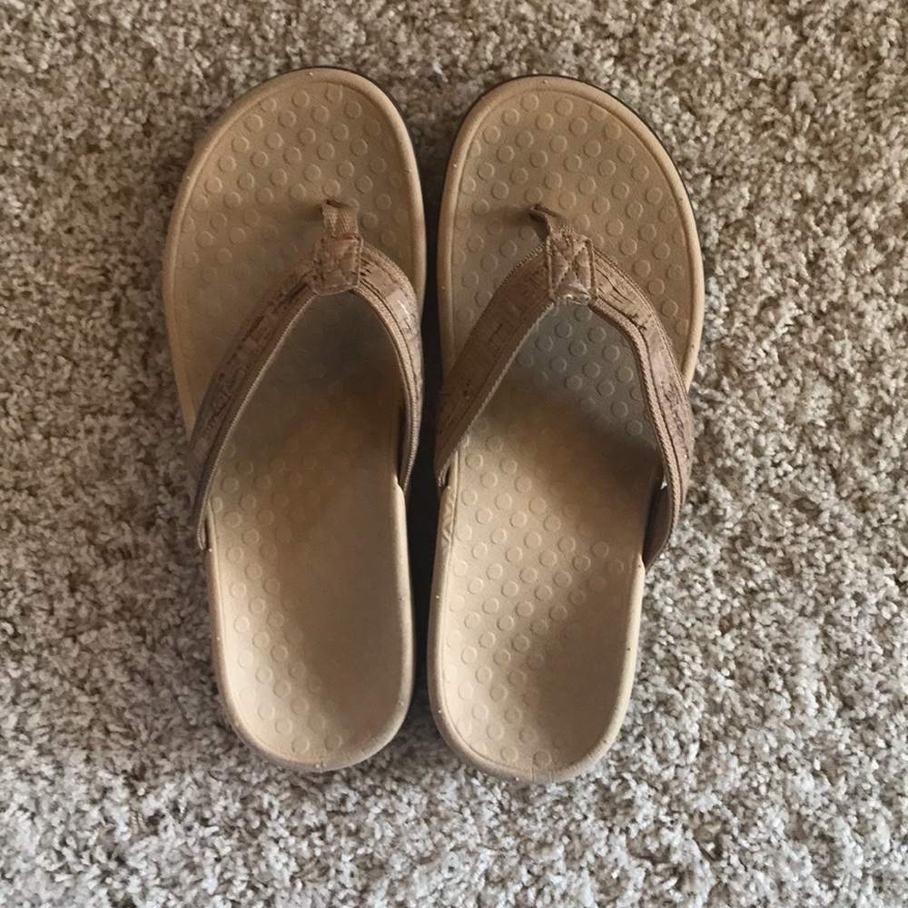 Vionic flip flops